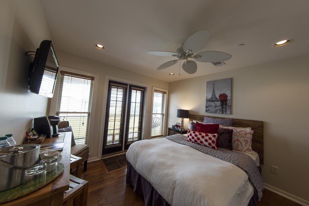 The Almanett Hotel & Bistro Gulfport Room photo